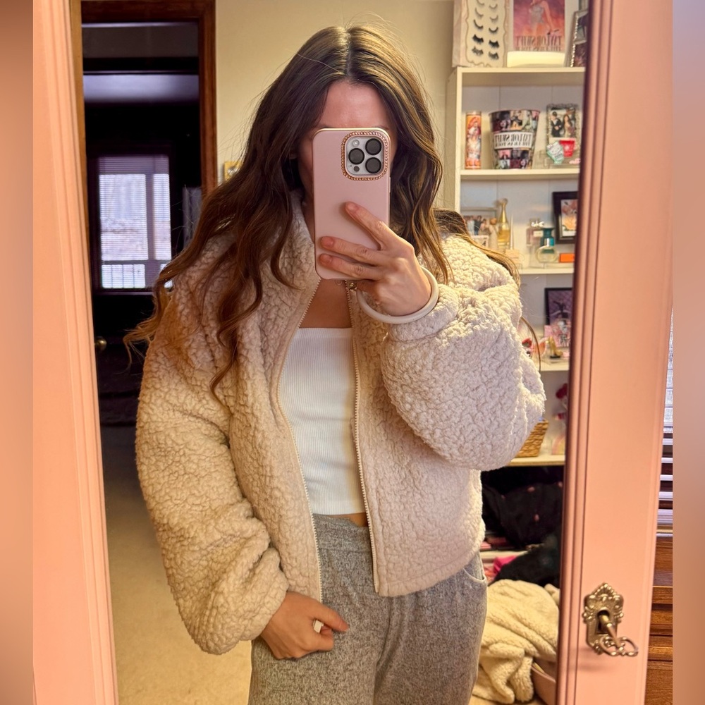 BUNDLE Express Cream & Black Sherpa Jackets - Picture 16 of 16